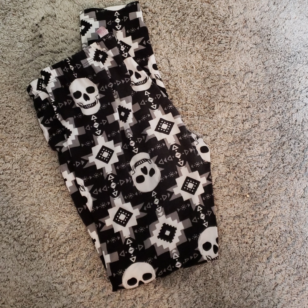 BUTTERY skull leggings
